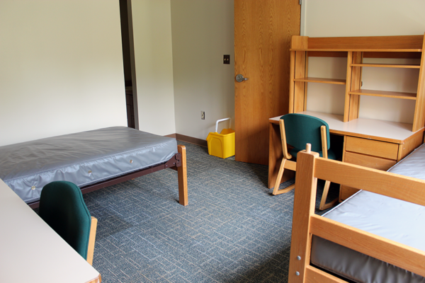 Room with two beds and two desks